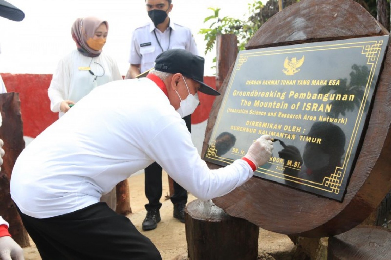 AREA INOVASI DAN PENELITIAN, GUBERNUR GROUNDBREAKING MOUNTAIN OF ISRAN